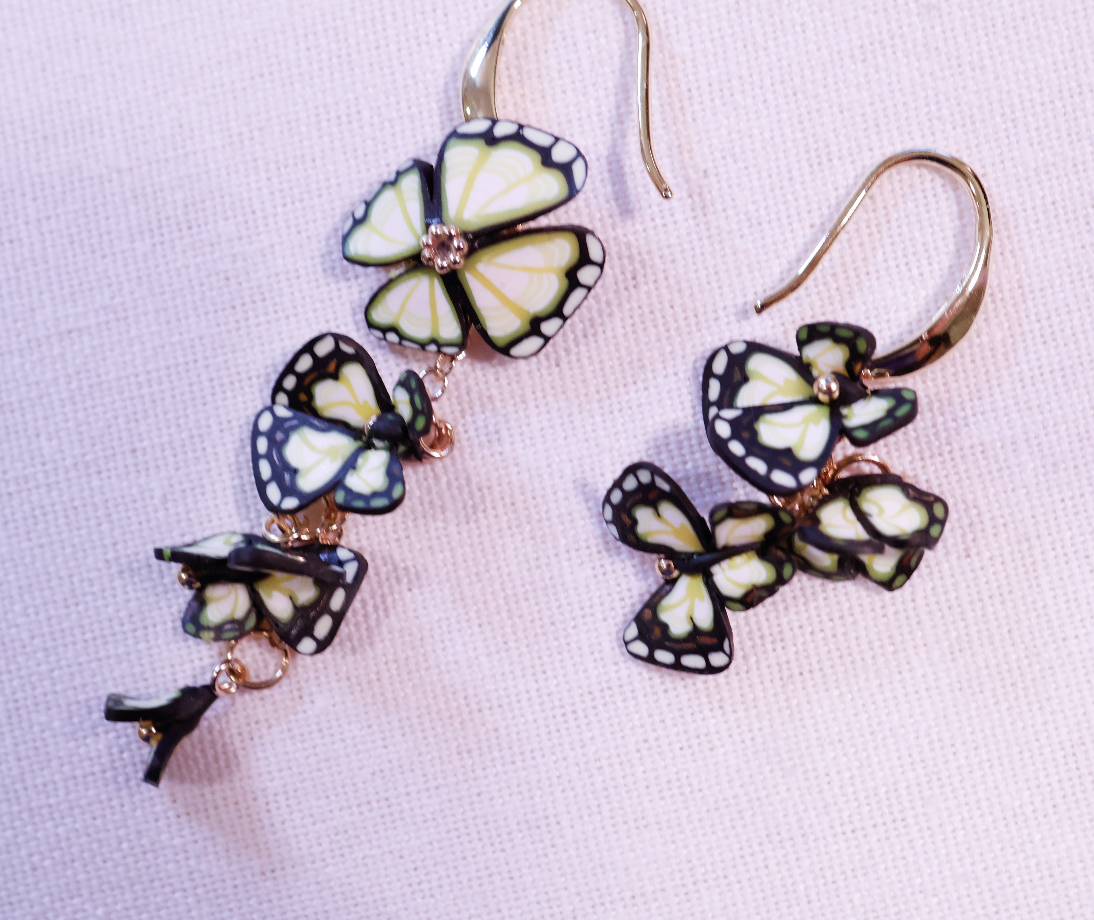 🦋🦋🦋fluttering - yellow black