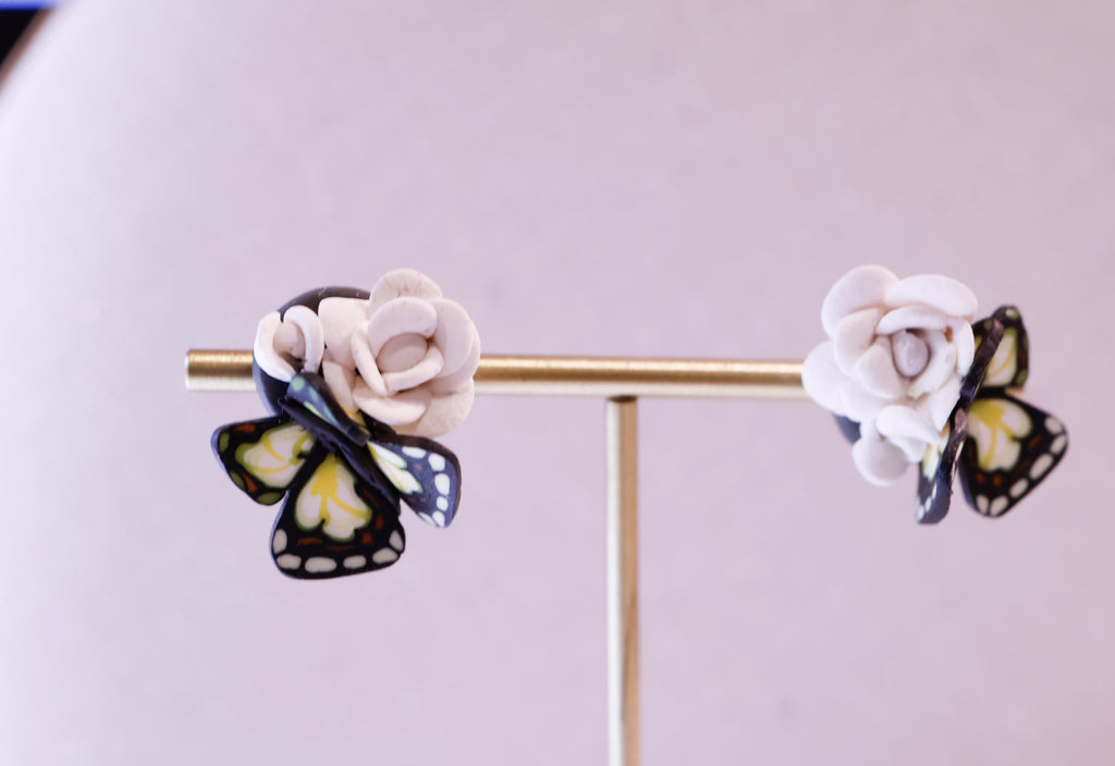 🦋 roses stud