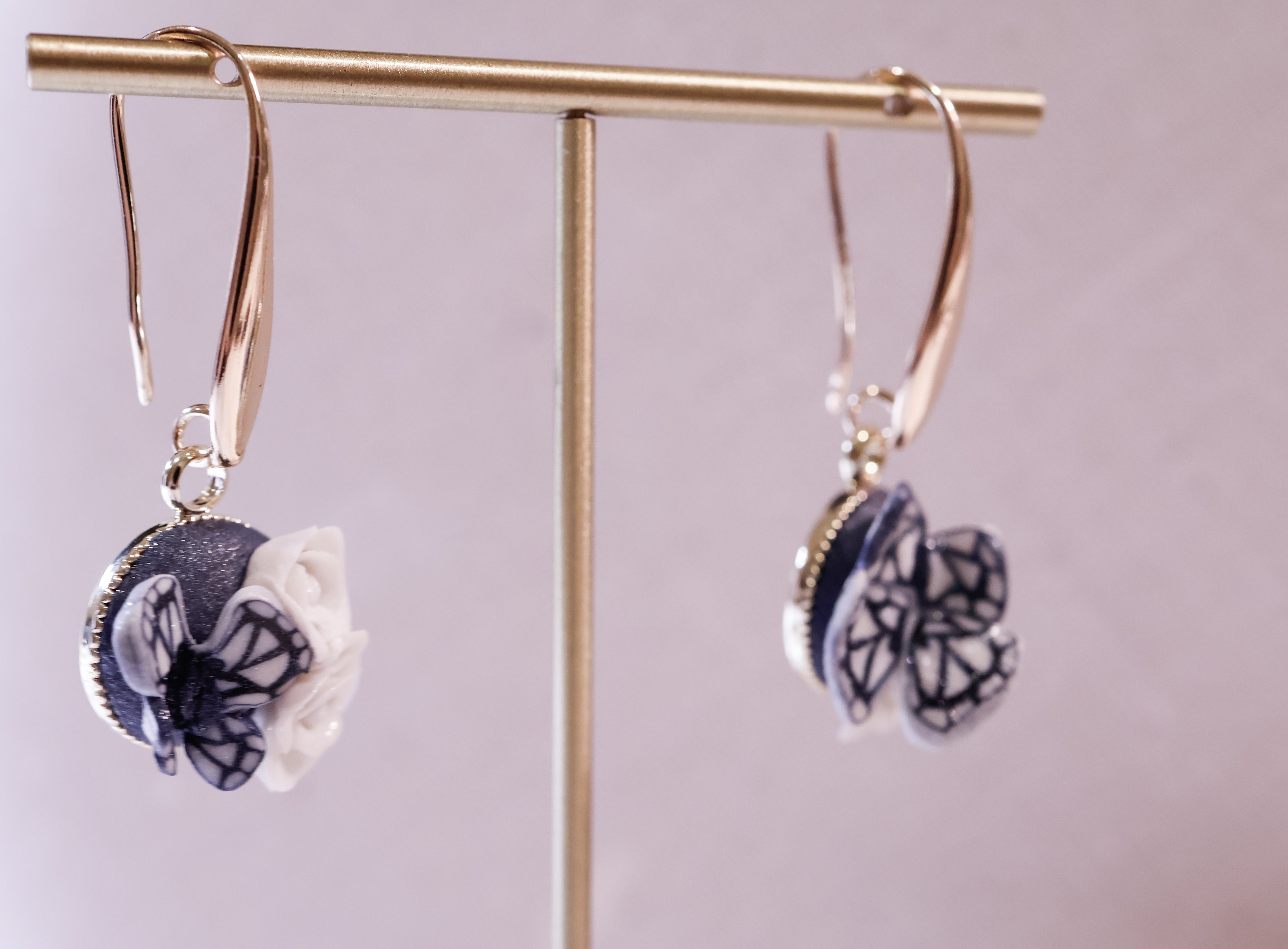 Blue 🦋 white rose (without bead)