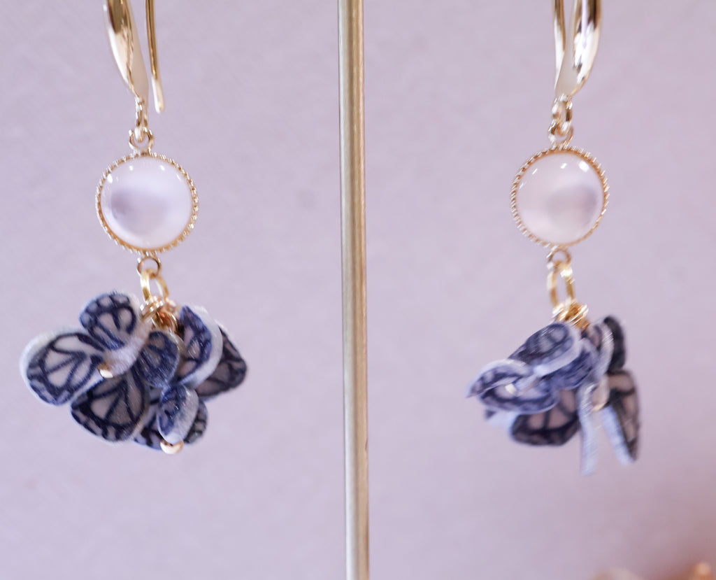 Blue 🦋 white opal