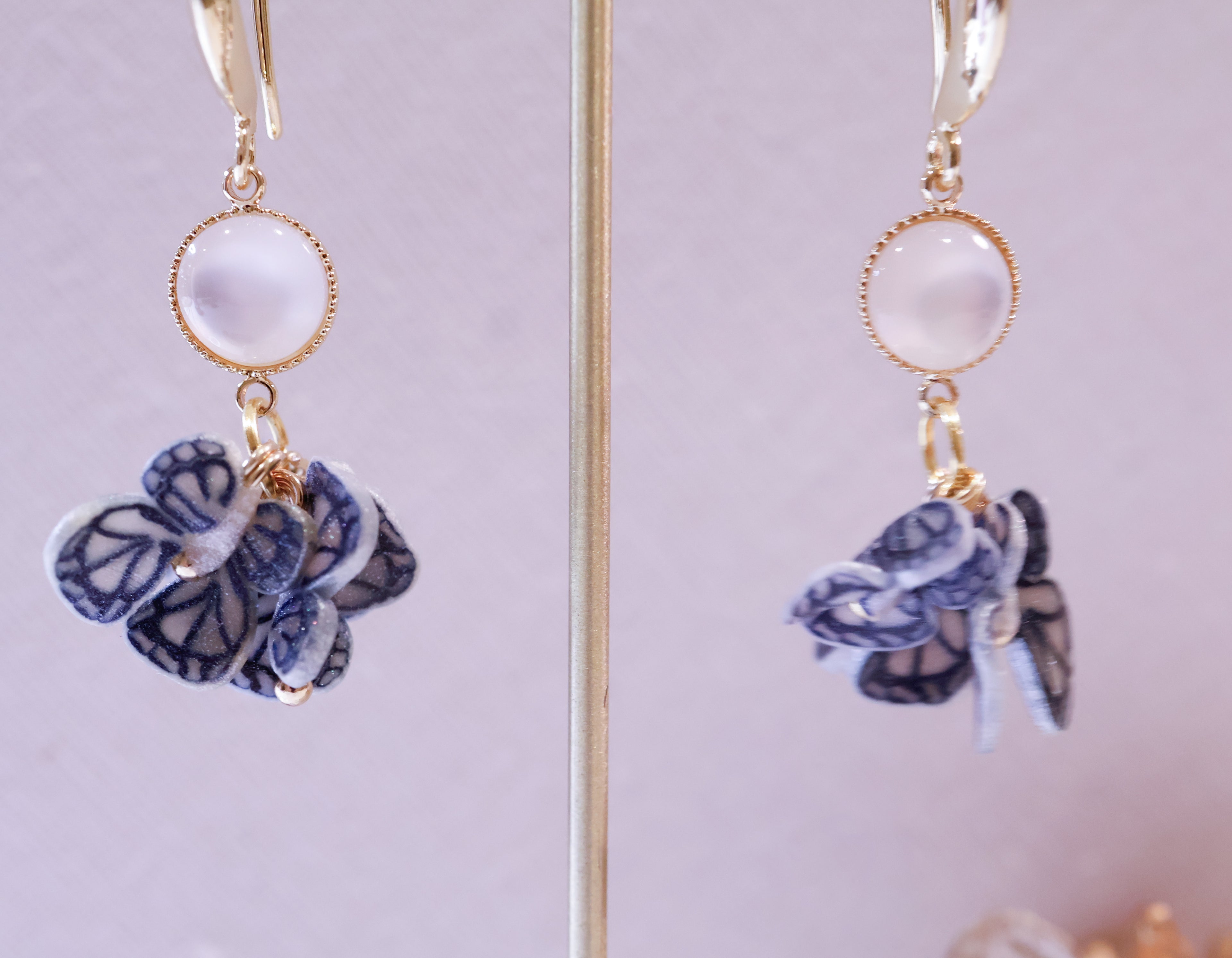 Blue 🦋 white opal