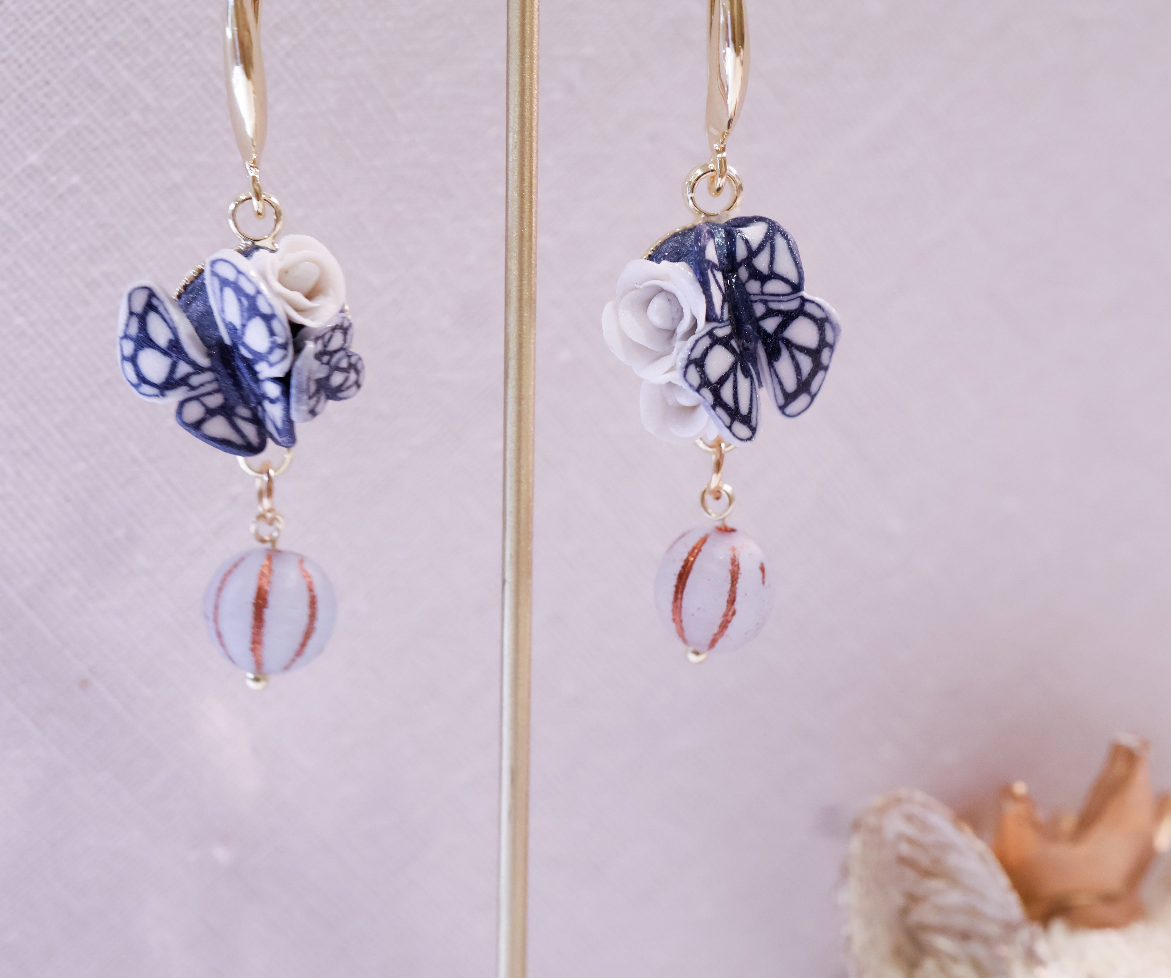 Blue 🦋 white rose