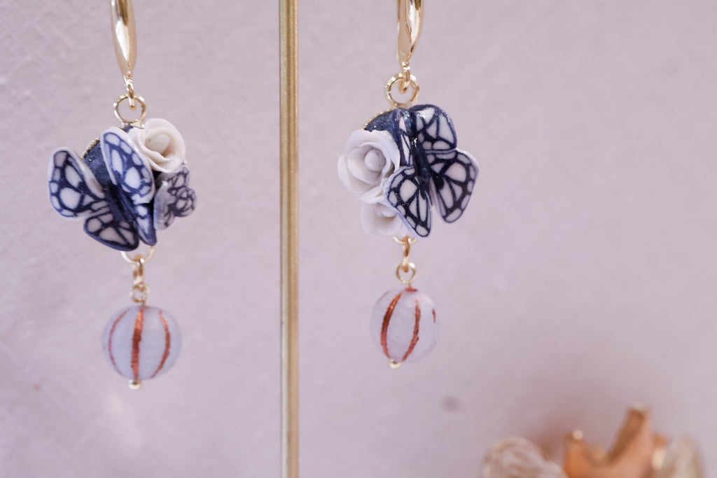 Blue 🦋 white rose