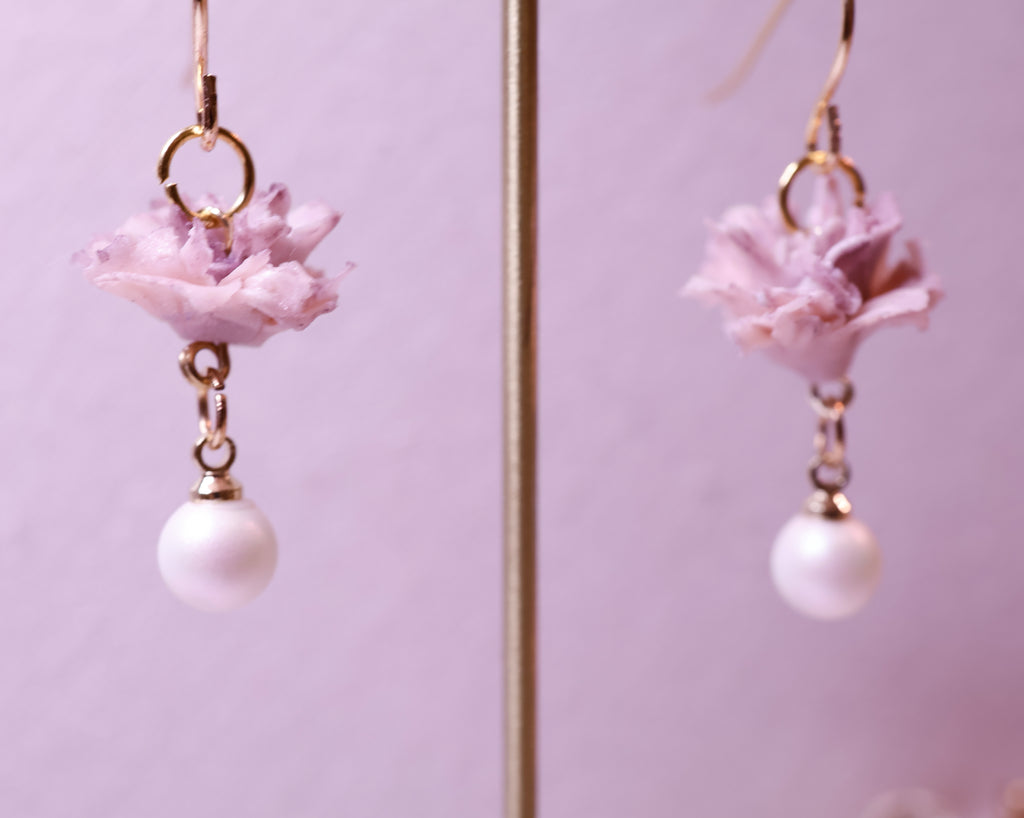 Purple carnation with pearl