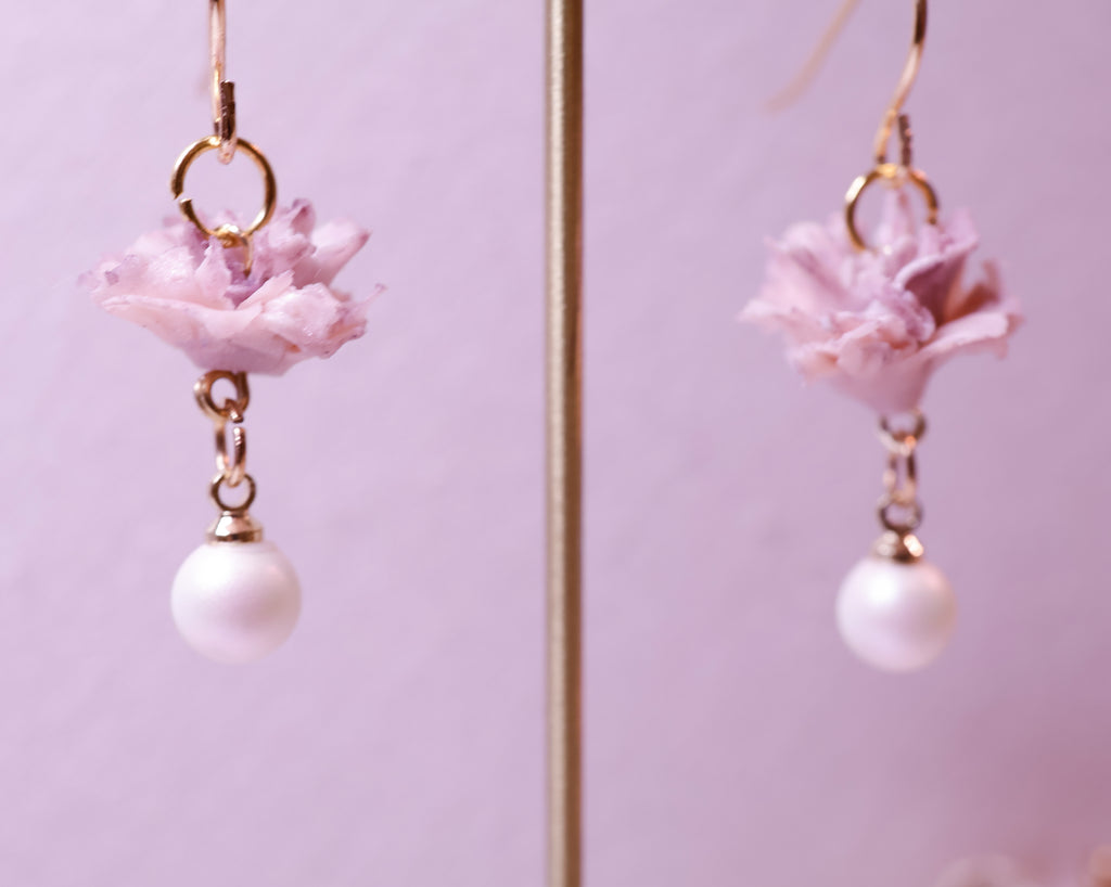 Purple carnation with pearl