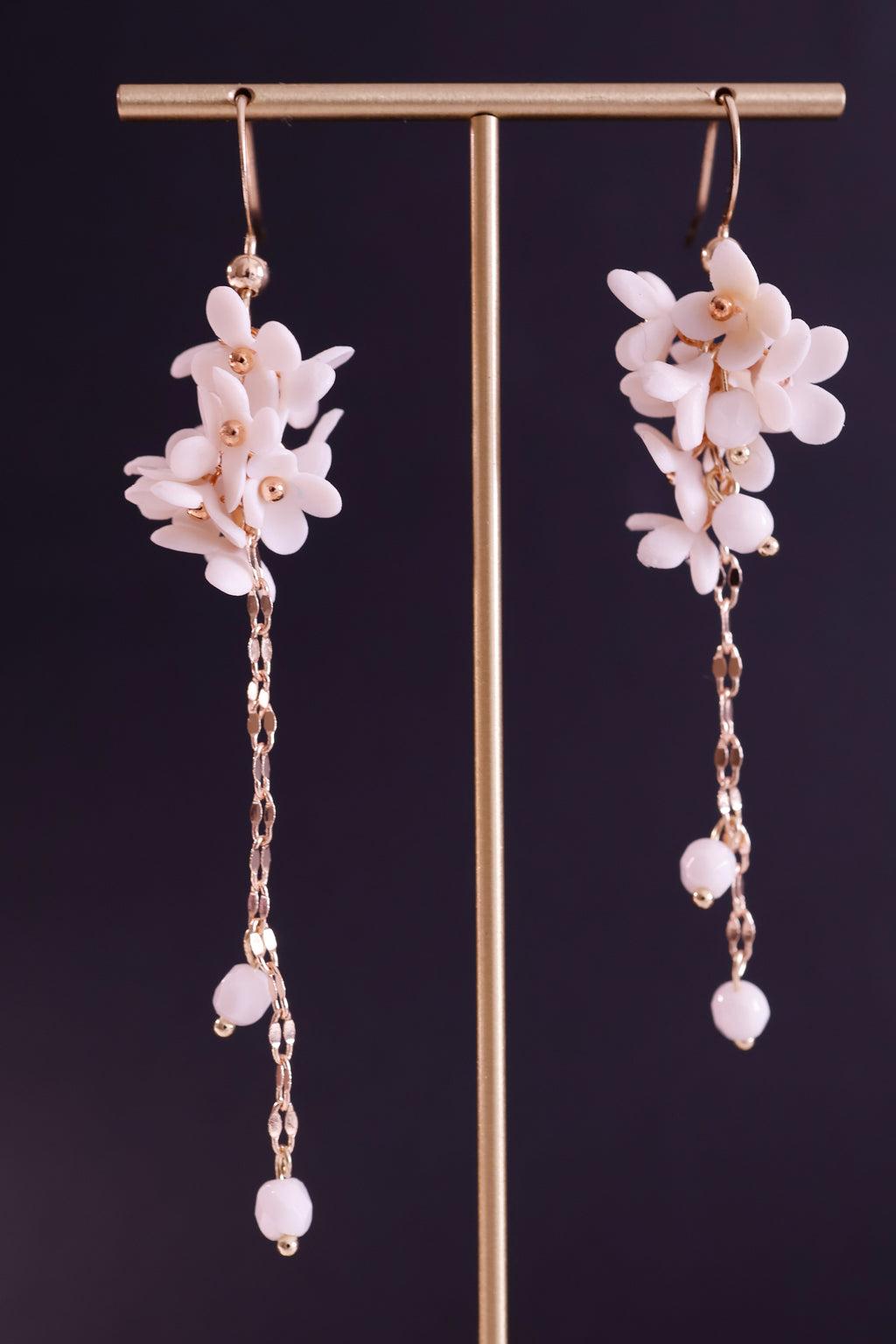 Hayes's pearl white daisy (white beads)