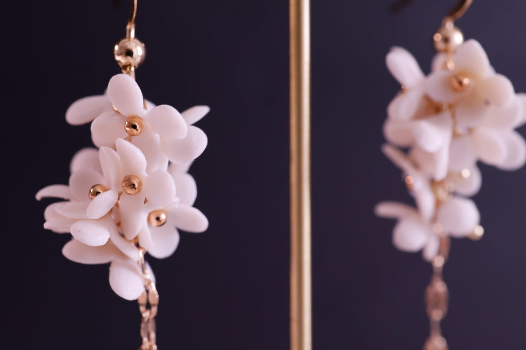 Hayes's pearl white daisy (white beads)