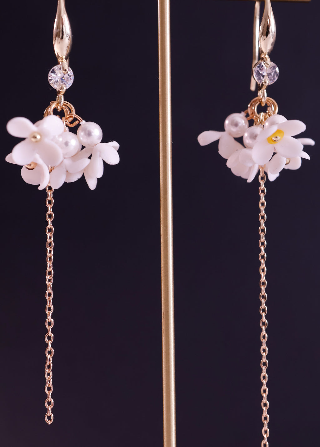 Hayes's pearl white daisy (crystal dangle)
