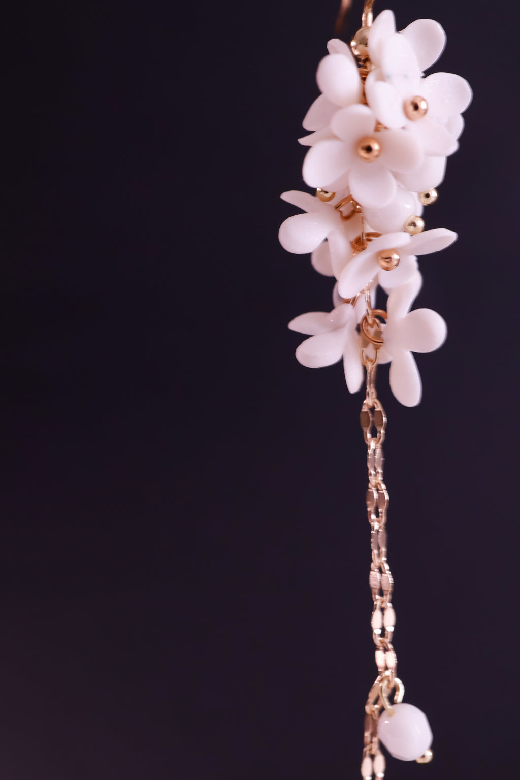 Hayes's pearl white daisy (white beads)