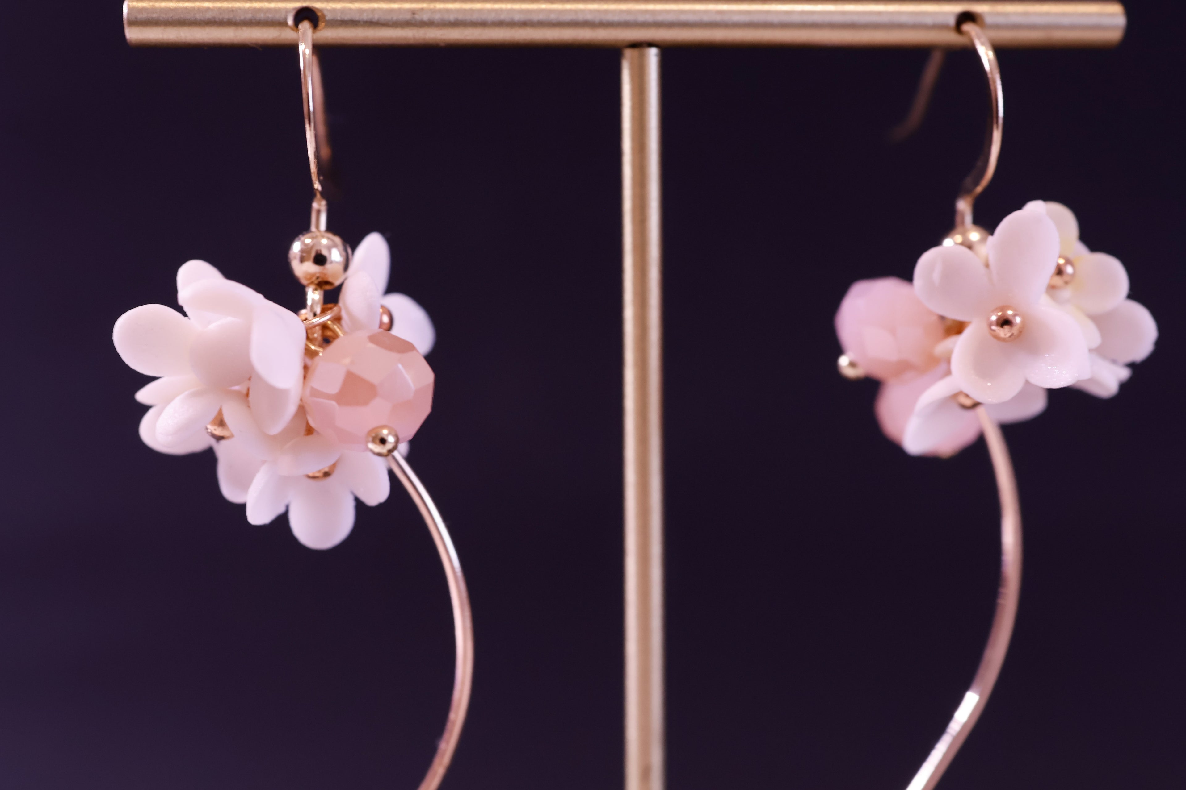 Hayes's pearl white daisy (pink beads)