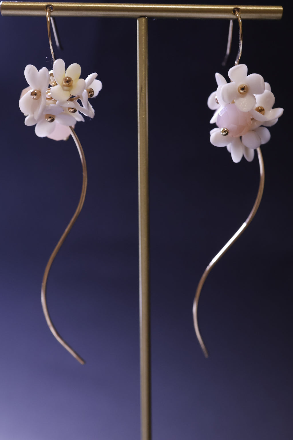Hayes's pearl white daisy (pink beads)