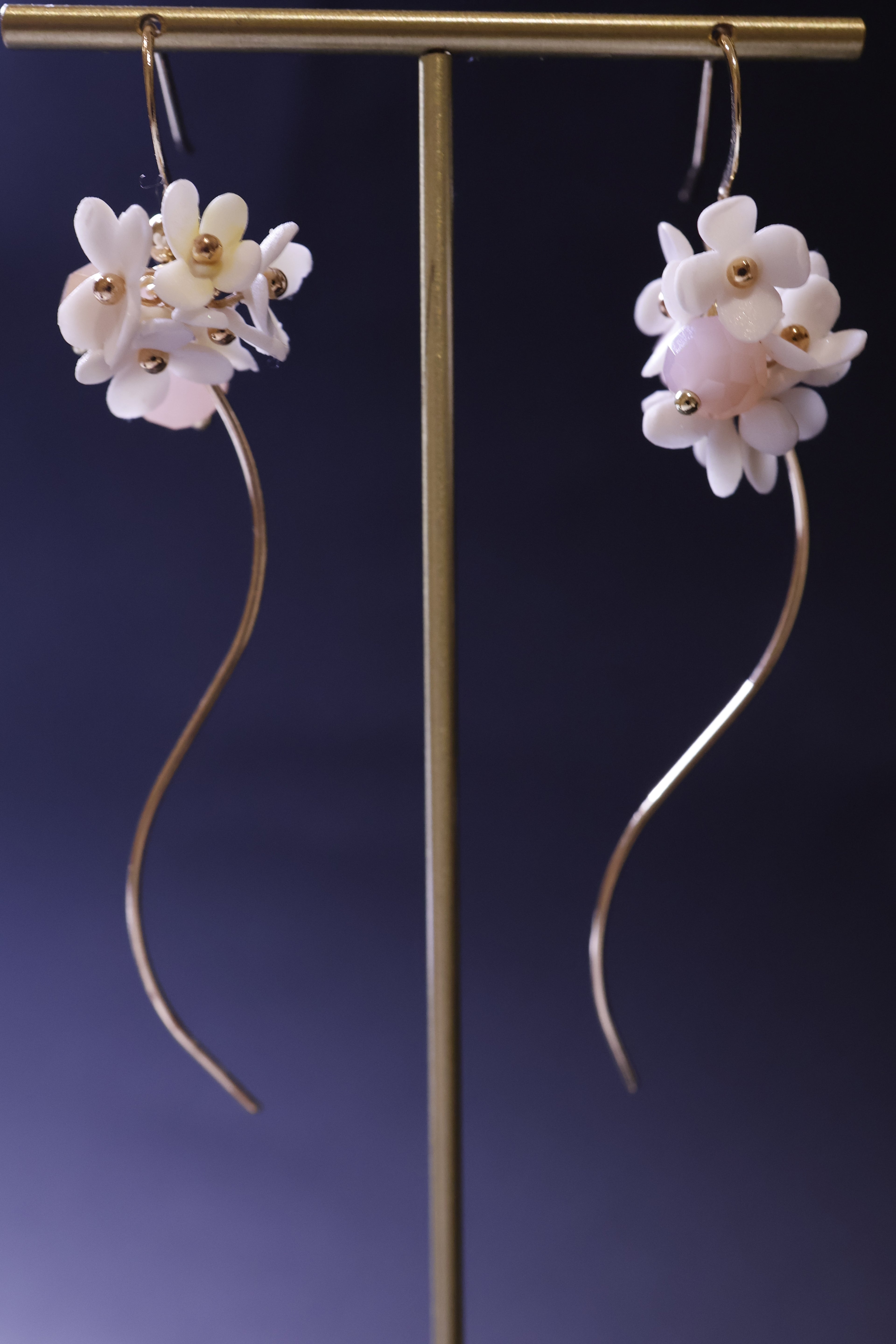 Hayes's pearl white daisy (pink beads)