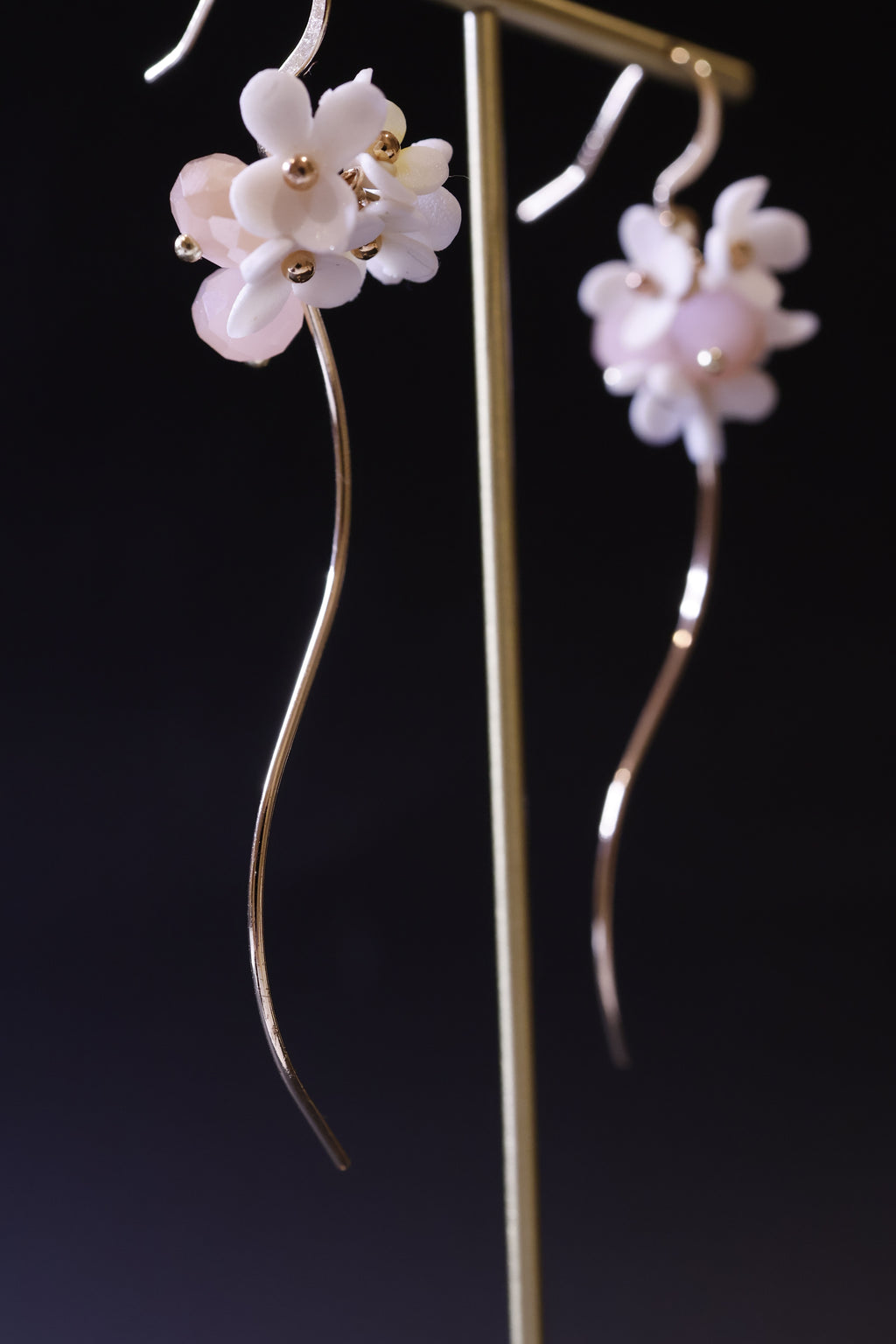 Hayes's pearl white daisy (pink beads)