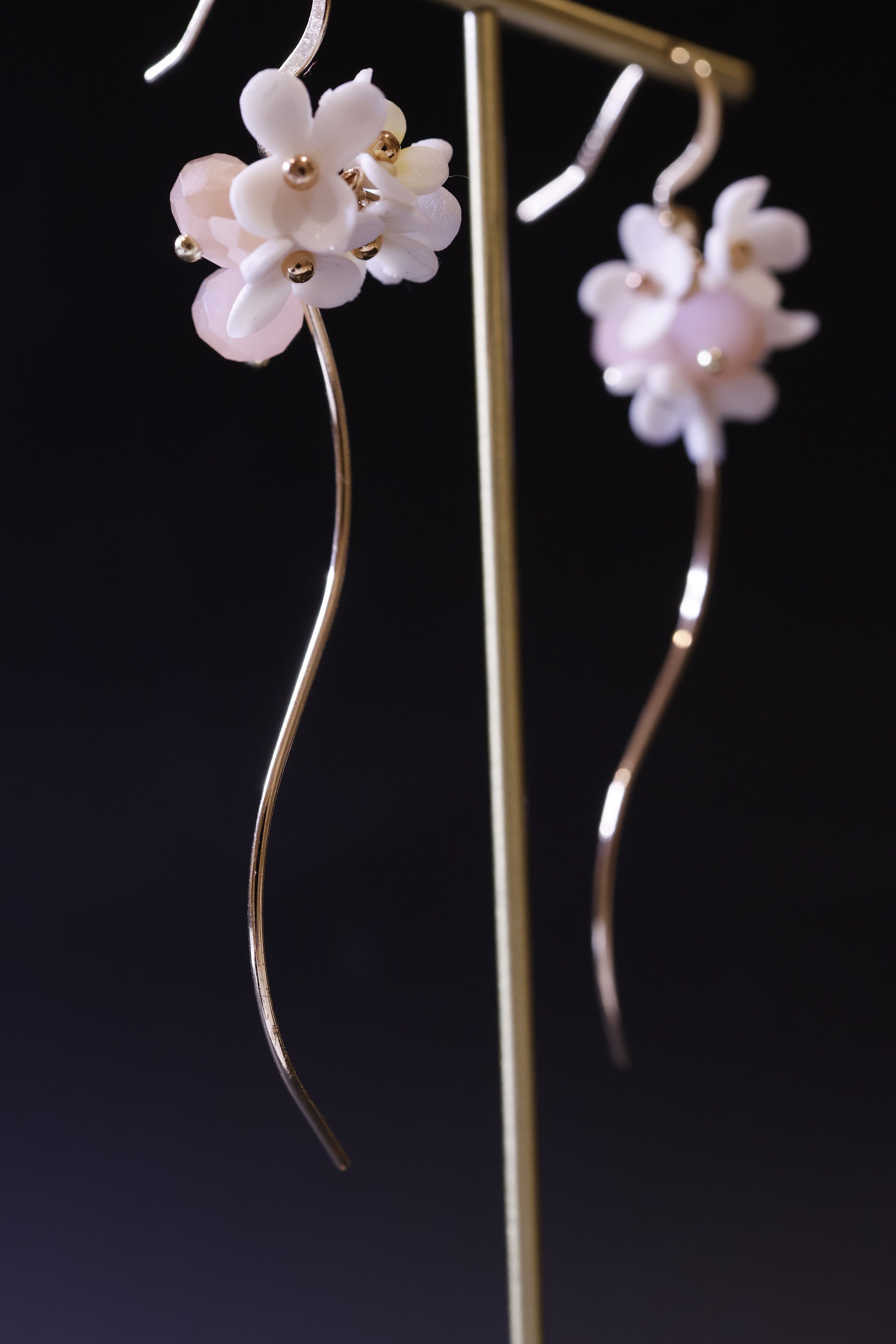 Hayes's pearl white daisy (pink beads)