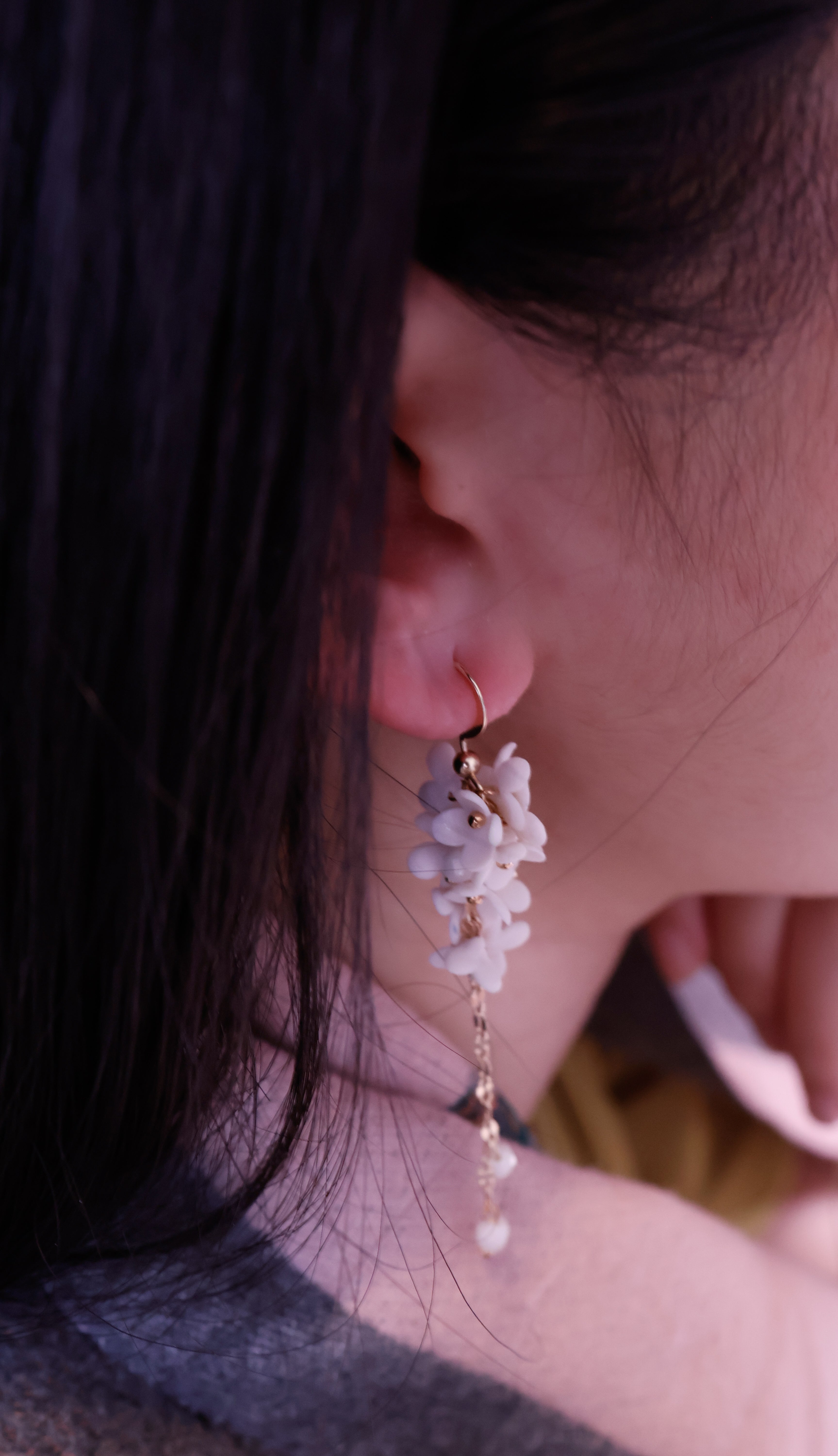 Hayes's pearl white daisy (white beads)